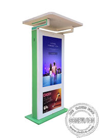 55 Zoll fördernder Boden digitaler Beschilderung Androids im Freien, der wasserdichten wechselwirkenden Kiosk Touch Screen LCD im Freien steht
