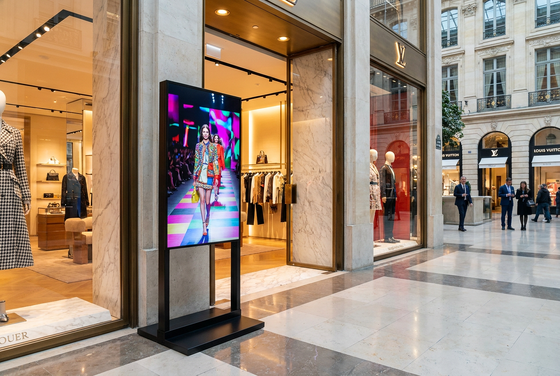 43 Zoll Super dünn 700 Nits Helligkeit Wifi Digital Signage Kiosk Anzeige