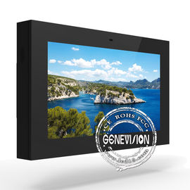 An der Wand befestigte wasserdichte digitale Beschilderung 43 Ventilator Zoll Hd 1080P, der IP65 2000cd abkühlt